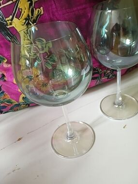 Set of 2 Smoke-Tinted Wine Glasses
